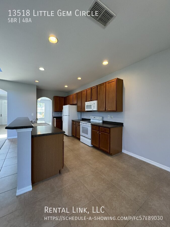 Building Photo - 13518 Little Gem Cir