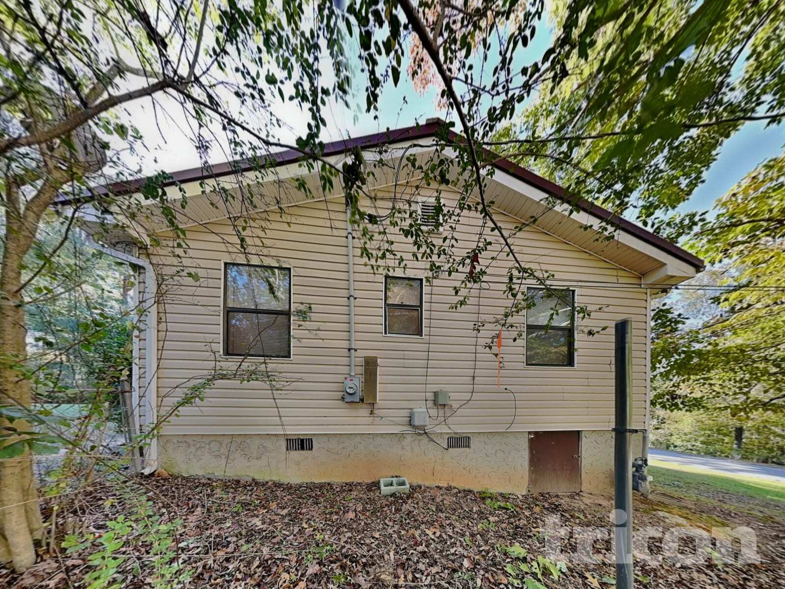 Building Photo - 8977 Tweeddale Dr