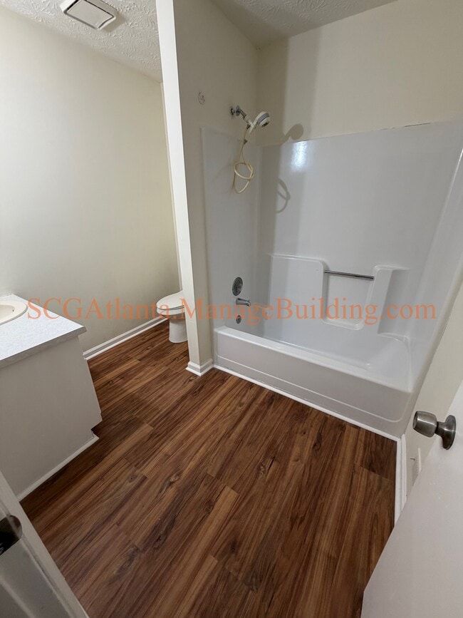 Building Photo - 300 Edna Dr