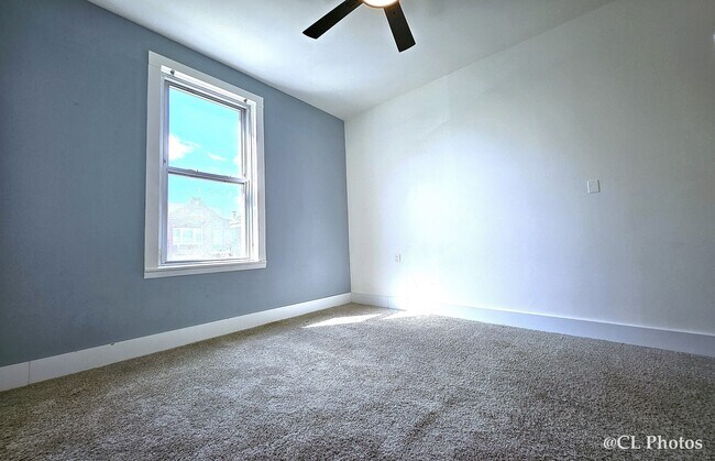 Building Photo - 2924 W 38th Pl