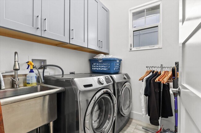 Building Photo - Waterfront Luxury Living | Private Dock + Direct Tampa Bay Access