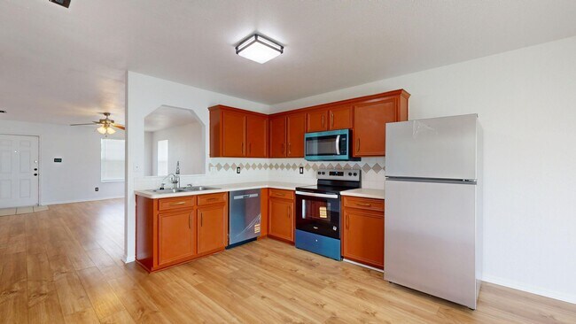 Building Photo - Great location in Killeen, TX Cozy and well maintained house