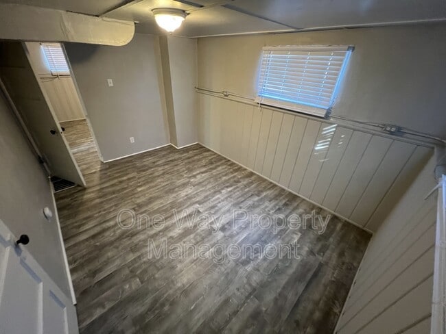 Building Photo - 1112 7th St