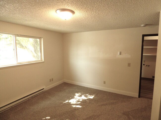 Building Photo - 1160-1180 18th St SE Salem, OR 97302