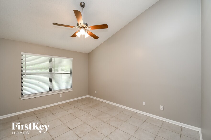 Building Photo - 3026 Rex Dr S