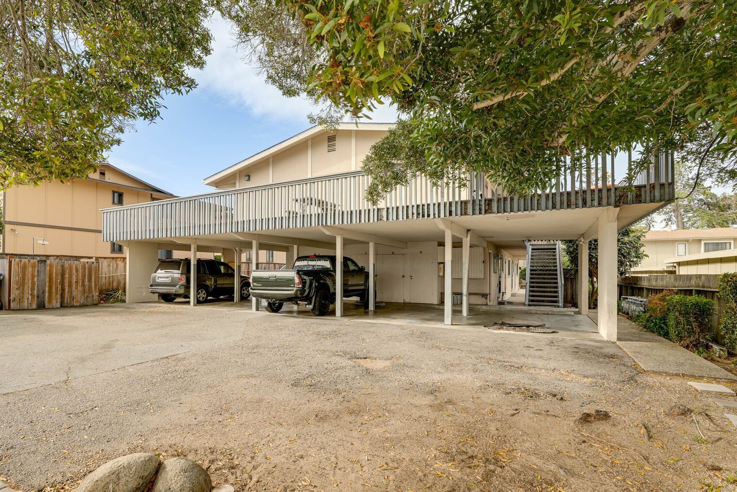 Building Photo - 440 Dela Vina Ave