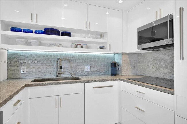 Building Photo - 1985 S Ocean Dr