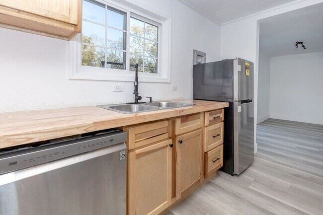 Building Photo - Fully remodeled home for rent!