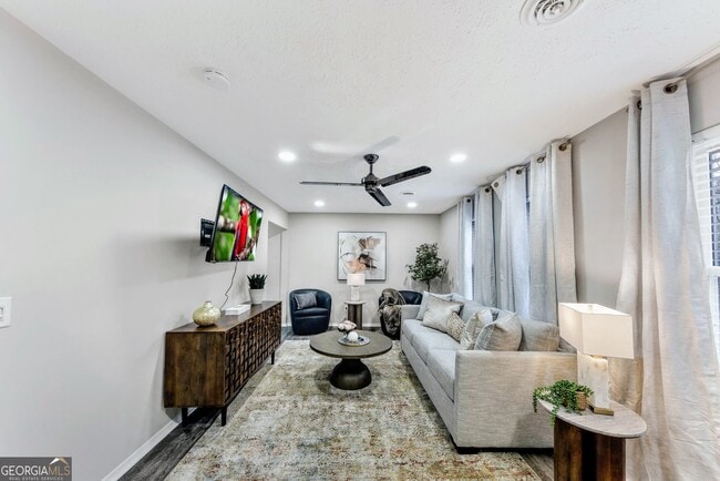 Building Photo - 3715 Clearwater Dr