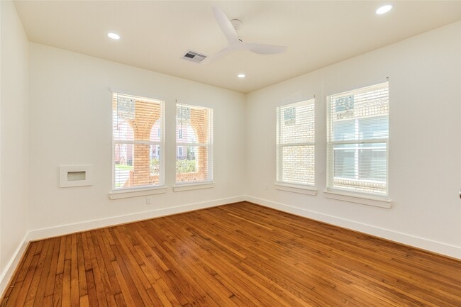 Building Photo - 2512 Avenue K