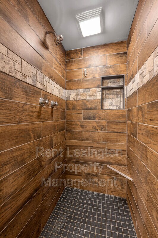 Building Photo - 833 Malabu Dr