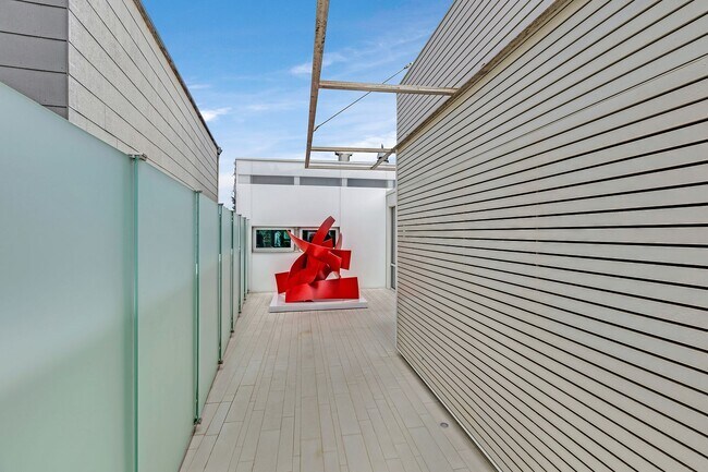 Building Photo - Rare Golden Gate Heights home with stunning views, 3 decks, big yard and hot tub!