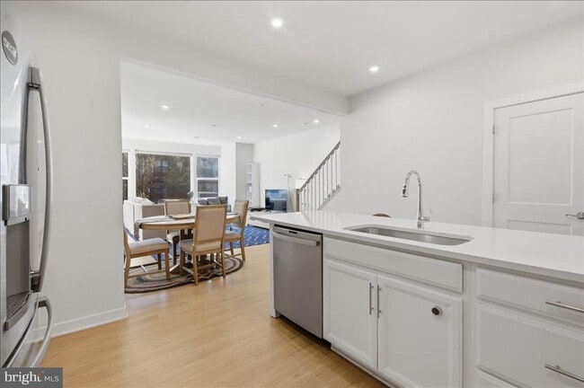 Building Photo - 13538 Sayward Blvd