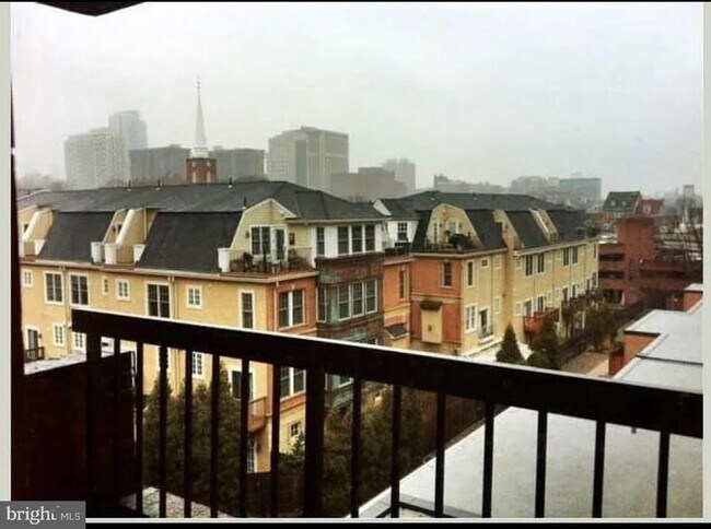 Building Photo - 530 S 2nd St