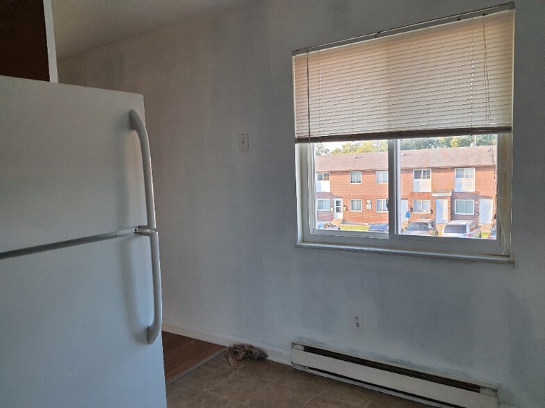 Building Photo - 712 Cedar Dr
