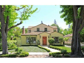 Building Photo - Gorgeous 4 Bed, 3 Bath Home in Desirable C...