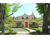 Building Photo - Gorgeous 4 Bed, 3 Bath Home in Desirable C...