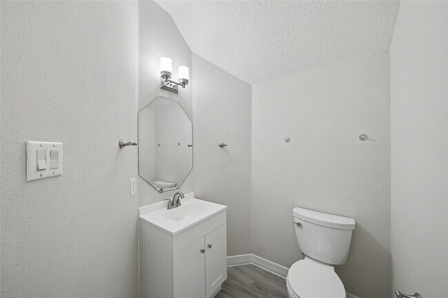 Building Photo - 5807 Bayberry Way