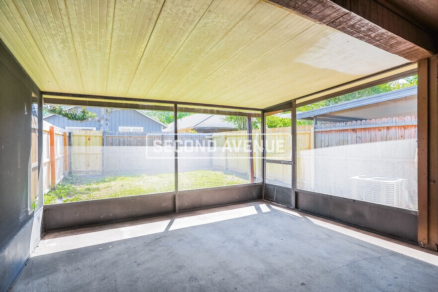 Building Photo - 8781 Whispering Pines Dr