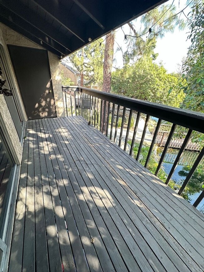 Building Photo - Long Beach 2 bed 2 bath - 2 Car Gar - Gated Community - Great Amenities!