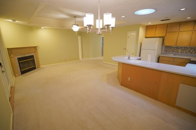 Building Photo - 4424 Stratfordshire Ct