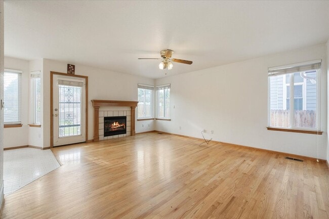 Building Photo - Gorgeous 5 Bedroom, 4 Bath Home on the Edg...