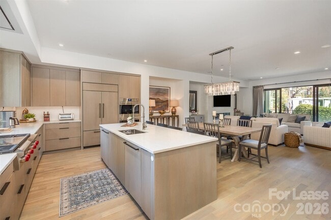 Building Photo - 616 Queens Rd