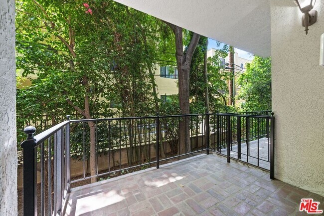 Building Photo - 1375 Kelton Ave