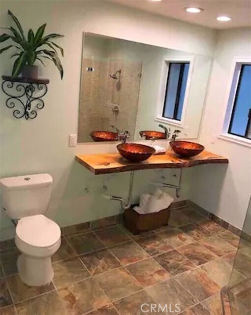 Building Photo - 27957 Lakes Edge Rd