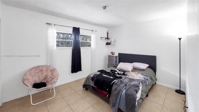 Building Photo - 4200 NW 3rd Ct