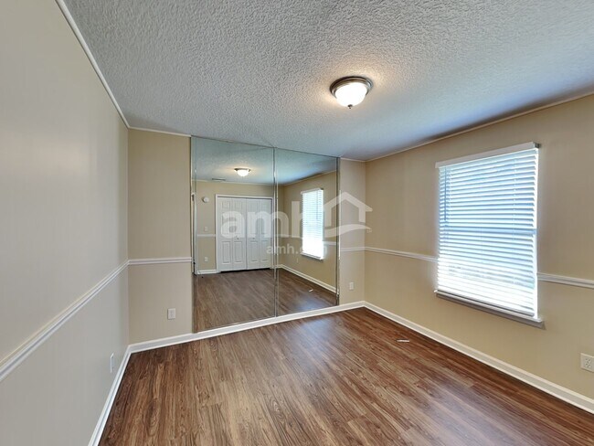 Building Photo - 3251 Sexton Drive