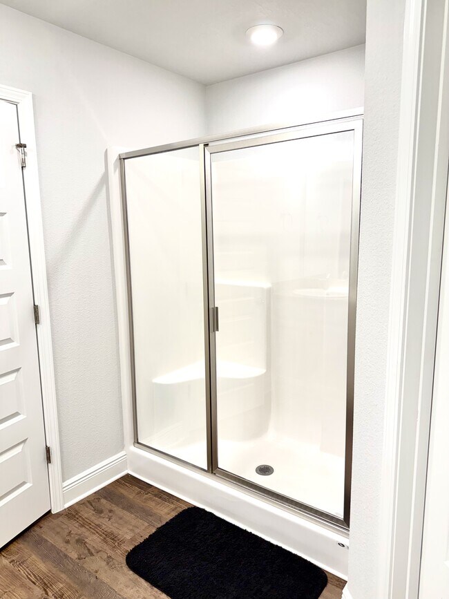 Building Photo - 211 Baycliff Dr