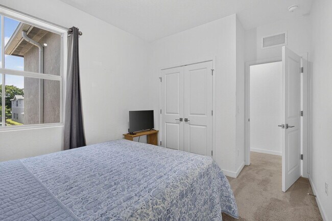 Building Photo - 160 Bandol St