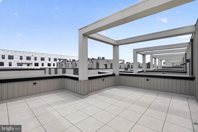 Building Photo - 635 N 7th St