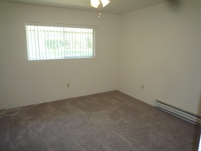 Building Photo - 1800 E Heim Ave