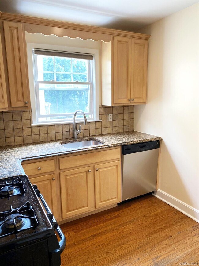 Building Photo - 18 S Eckar St
