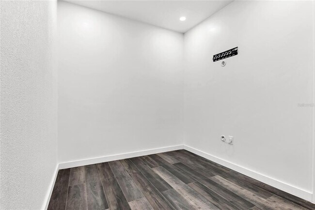 Building Photo - 907 Kristina Ct