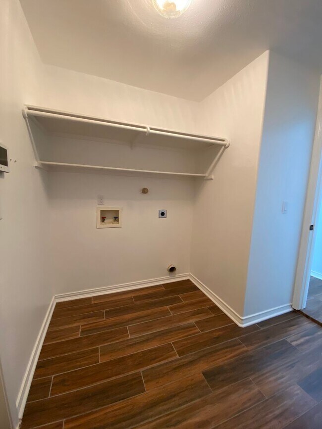 Building Photo - UPDATED 4 BEDROOM IN COQUINA BAY!