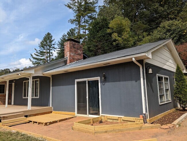 Building Photo - What a VIEW! Beautiful 3BD/2BA Ranch Style House in Speedwell Acres offered exclusively by Wester...