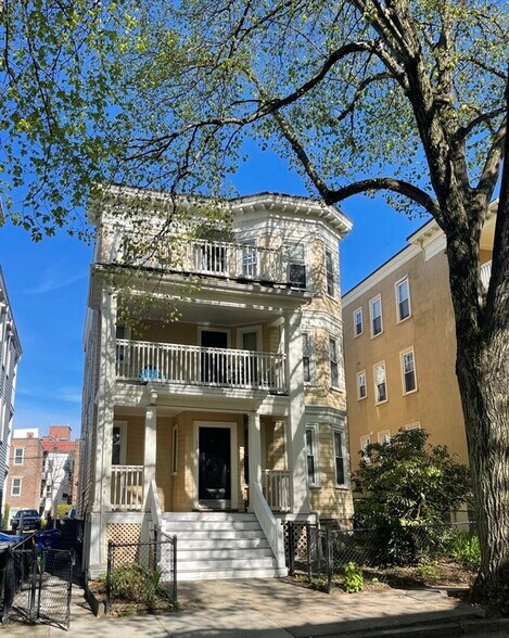 Building Photo - 115 Browne St