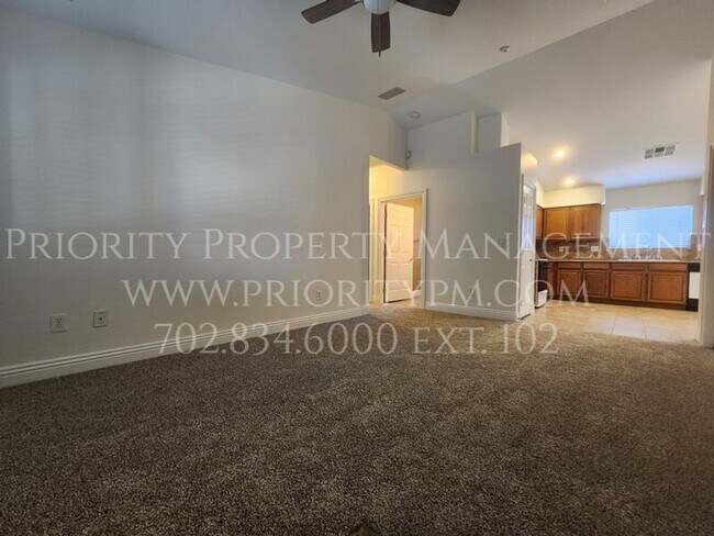Building Photo - GORGEOUS! Single Story Townhome ~ 2 Bed ~ ...