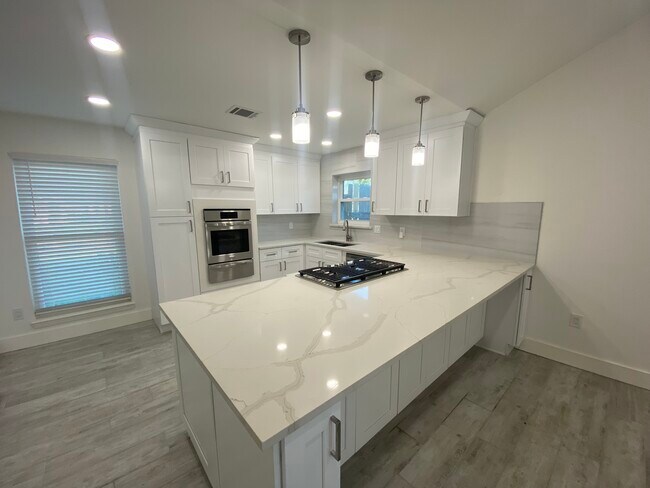 Building Photo - 4831 Wickview Ln