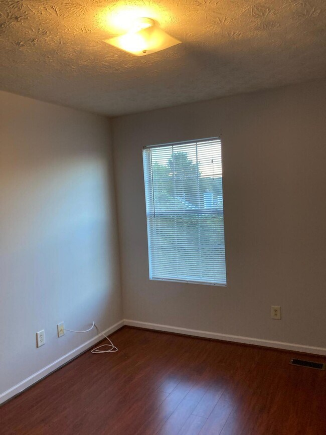 Building Photo - Wind Gate Lane