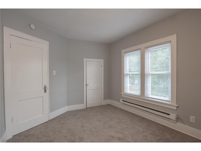 Building Photo - 1317 Reaney Ave E