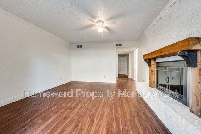 Building Photo - 3003 Helmet St