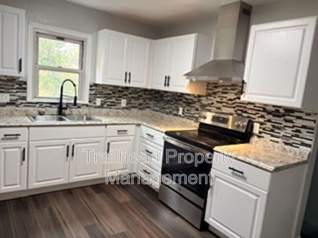 Building Photo - 2911 N Walnut St