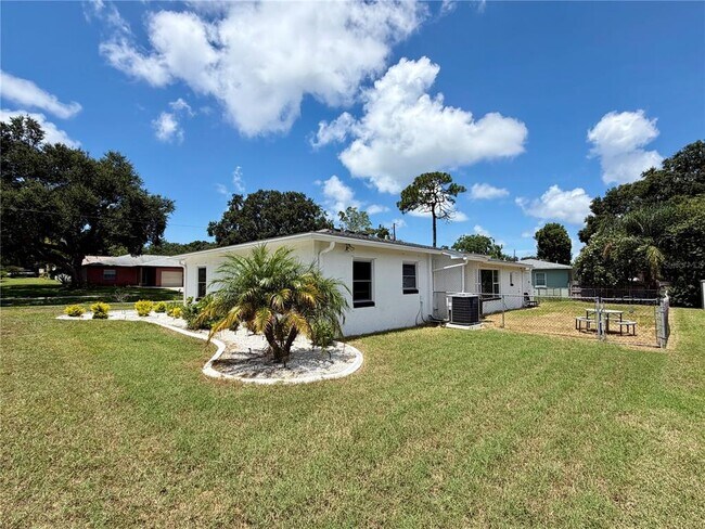 Building Photo - 1109 S Betty Ln