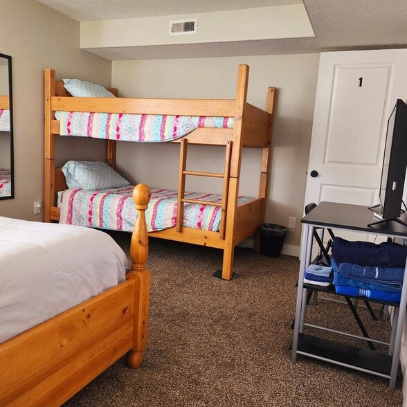 Building Photo - 33 W 1600 S St