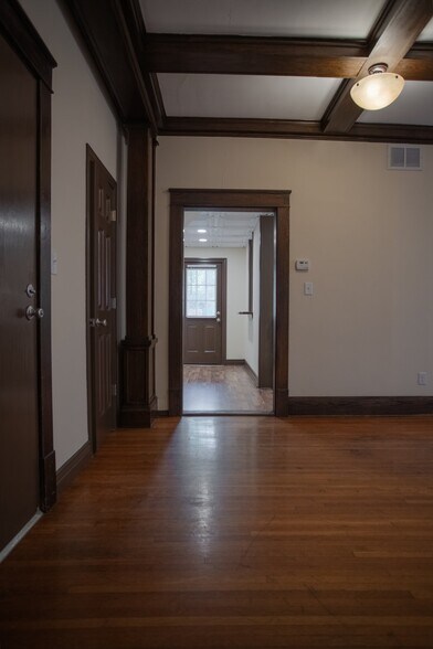 Building Photo - 121 N 38th Ave