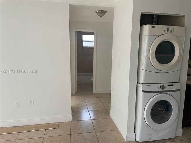 Building Photo - 24 NE 169th St